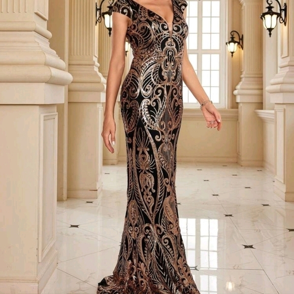 Black, Cap Sleeve, Baroque,  Backless,  Sleeveless, V Neck Sequined Merm… - Picture 5 of 16